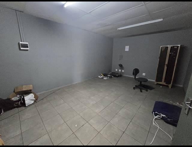 3,000M² WAREHOUSE FOR SALE IN BOKSBURG EAST